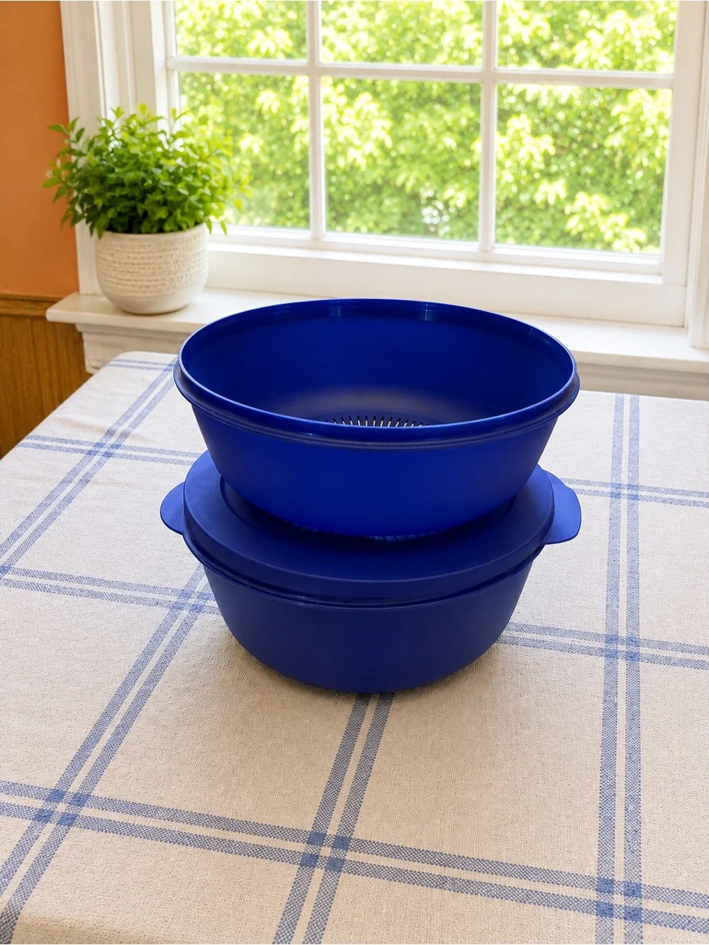 NEW Tupperware Cristalware Bowl & Colander Bowl 4 Qt With a  lid, colander 3 Qt